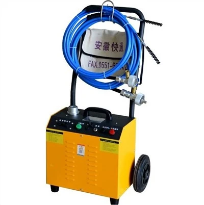 Equipamento para limpeza de dutos de condensador